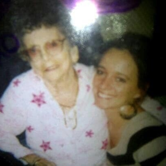 Meet your Posher, Nicole - Picture 1 of 1